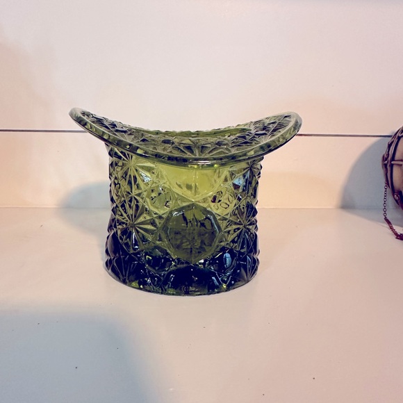 Fenton Colonial Green Glass Daisy and Button Top Hat Trinket Dish Vase - Picture 2 of 11